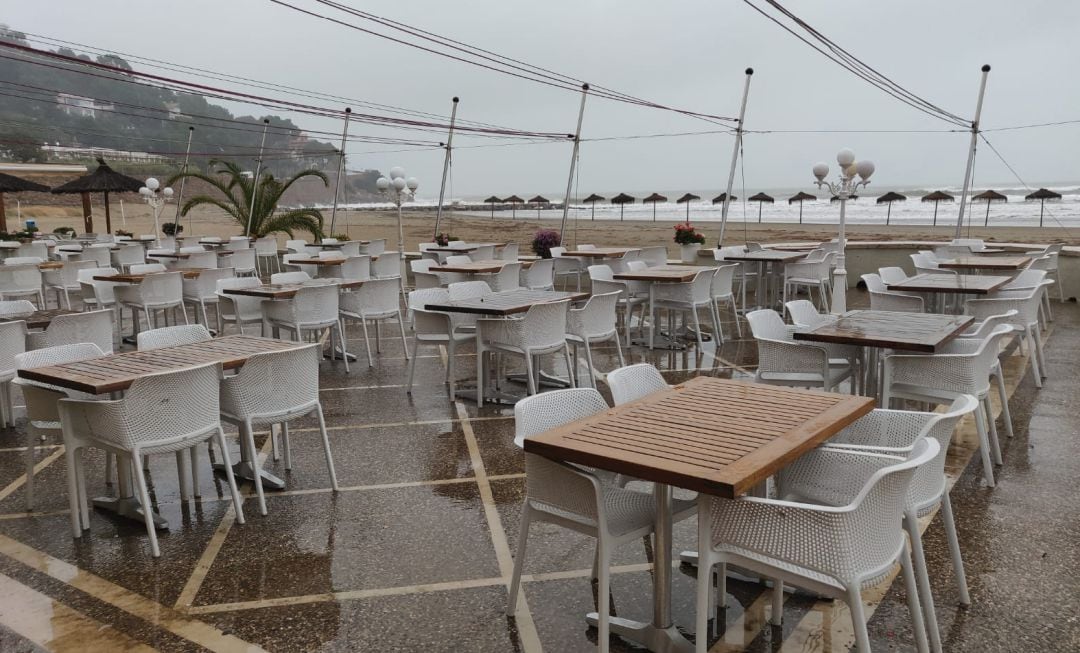 Imagen de una terraza en la playa de Benicàssim