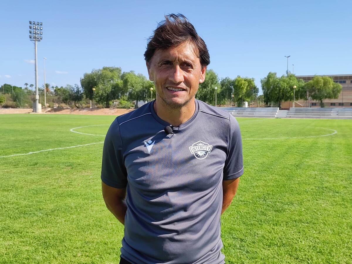 Gustavo Siviero: "Las dos victorias a domicilio no significan nada, el partido ante el Logroñés va a ser otra historia"