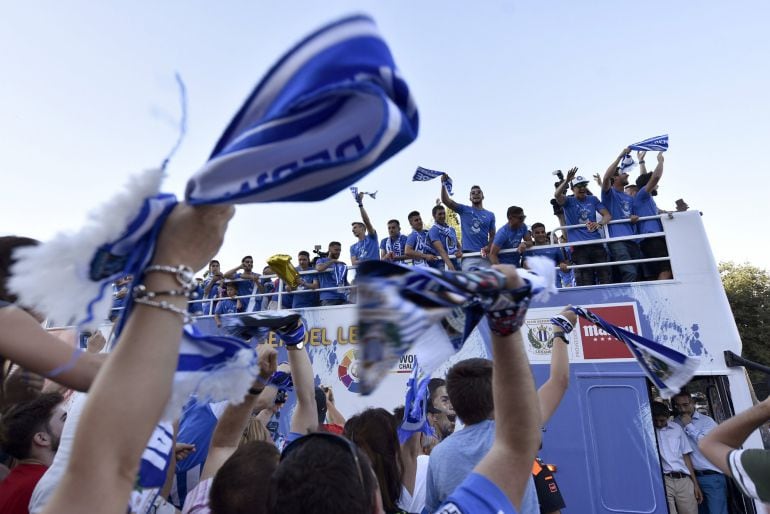 Los jugadores del Leganés durante la celebración del ascenso de 2015