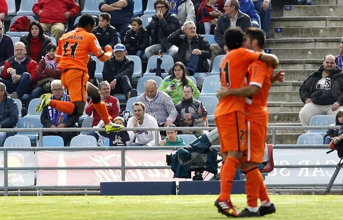 El jugador del Valencia Dorlan Pabón celebra su gol en el Coliseo Alfonso Pérez de Getafe.
