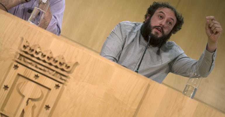 Guillermo Zapata, en su comparecencia para dimitir como concejal de Cultura del Ayuntamiento de Madrid. 