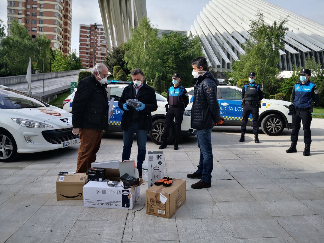 Los vecinos de El Cristo donan equipos de protección a la Policía Local