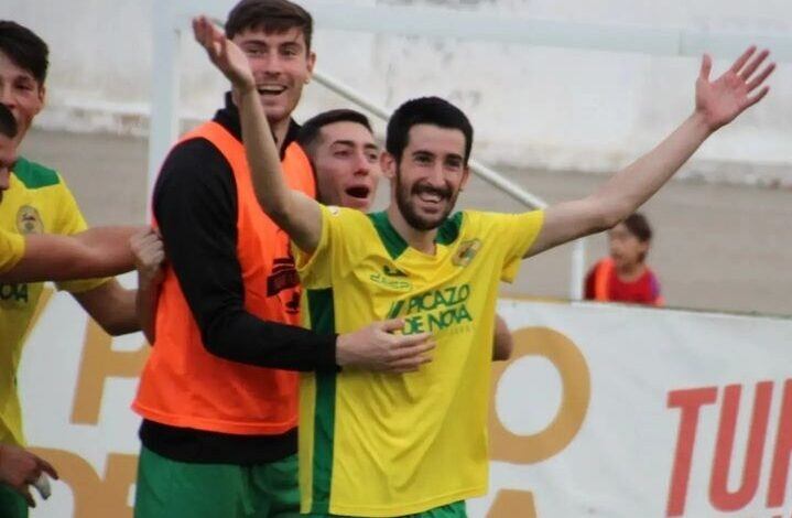 El Atlético de Tomelloso celebrando un gol