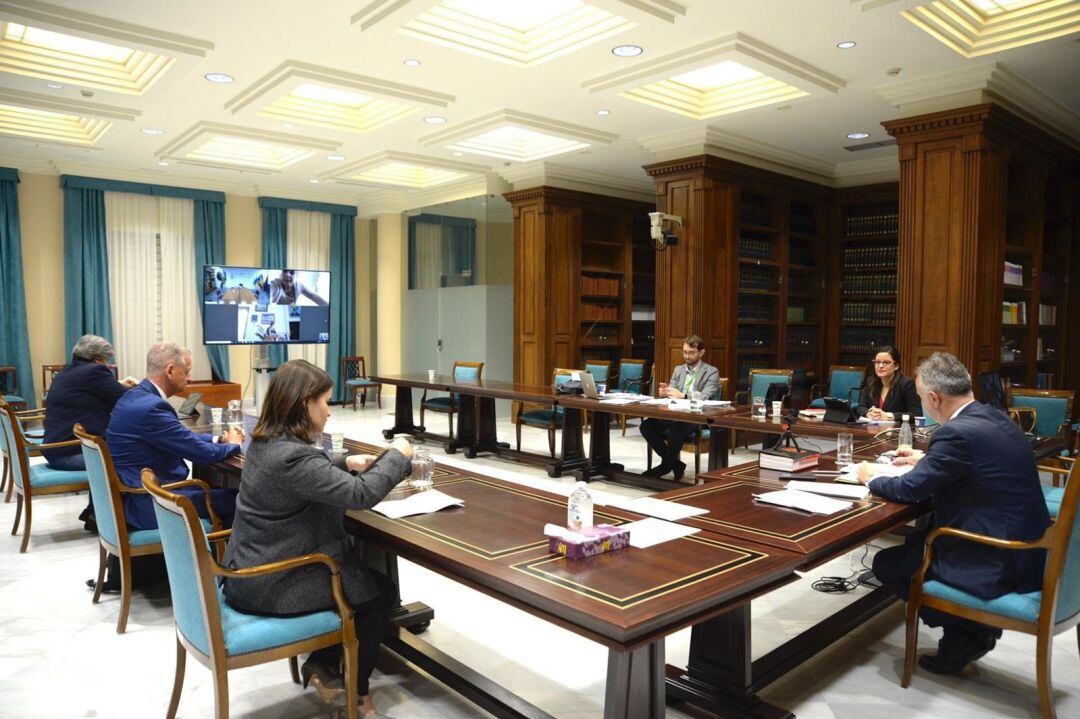 Reunión del presidente de Canarias, Ángel Víctor Torres, con la Fecam para analizar el pacto de reactivación de la economía