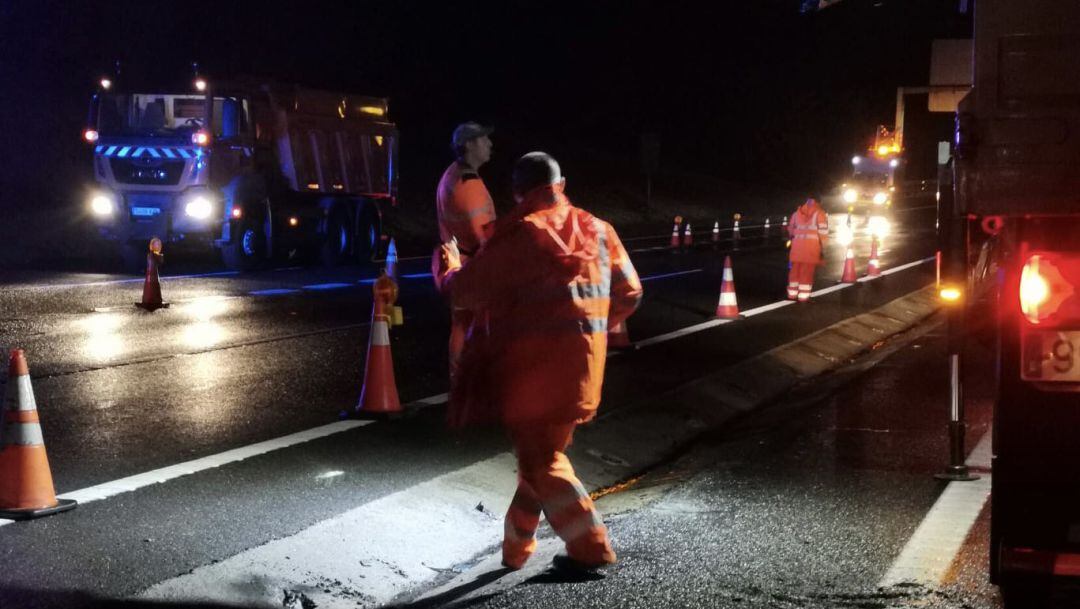 Un operario de carreteras herido al parecer por un perdigón en Ordizia.