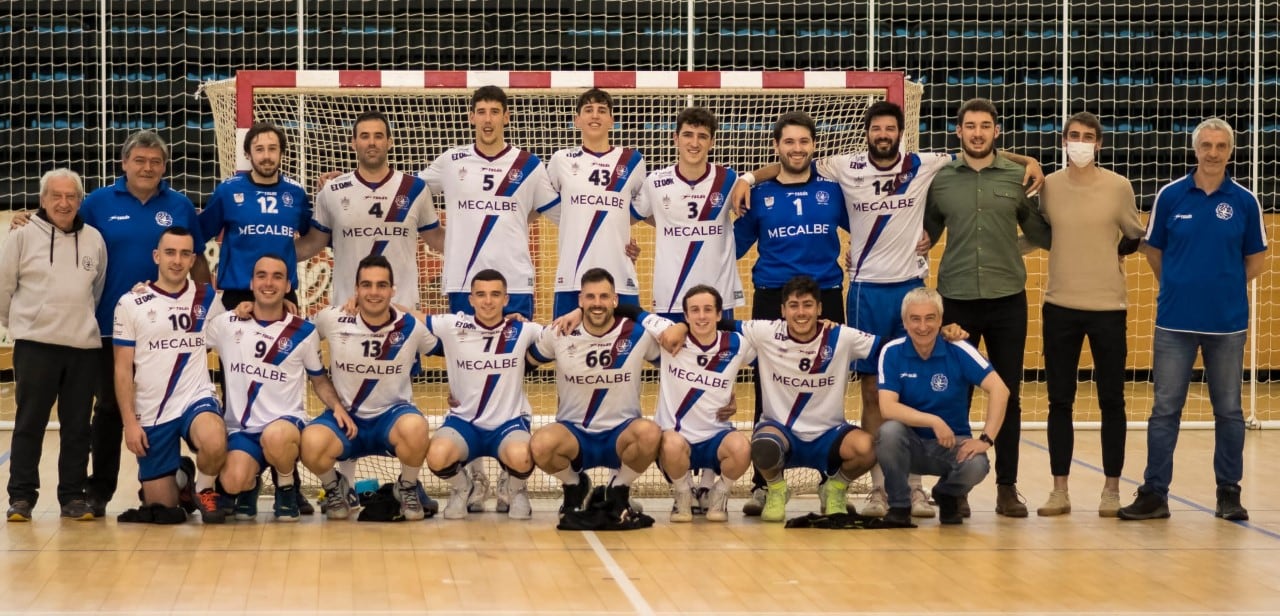 El primer equipo masculino del Arrate Eibar Eskubaloia disputará la fase de ascenso en el polideportivo de Ipurua el último fin de semana de este mes