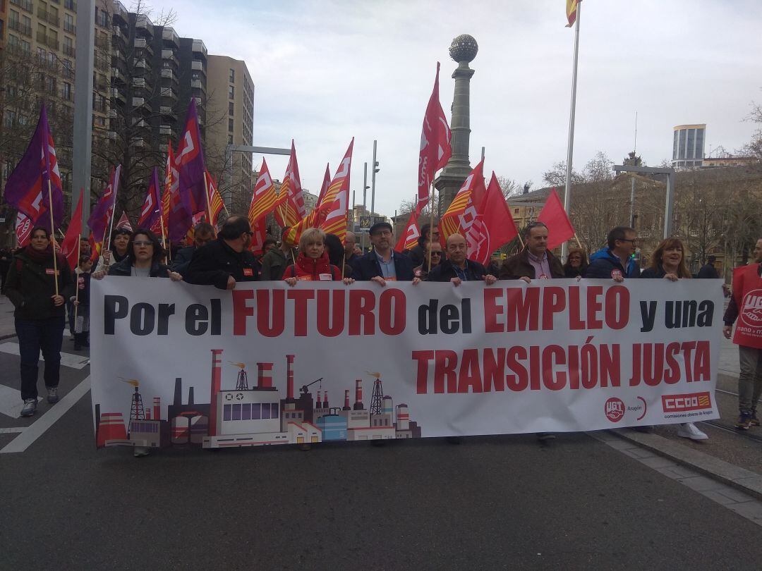 Manifestación de los trabajadores de Andorra por las calles de Zaragoza