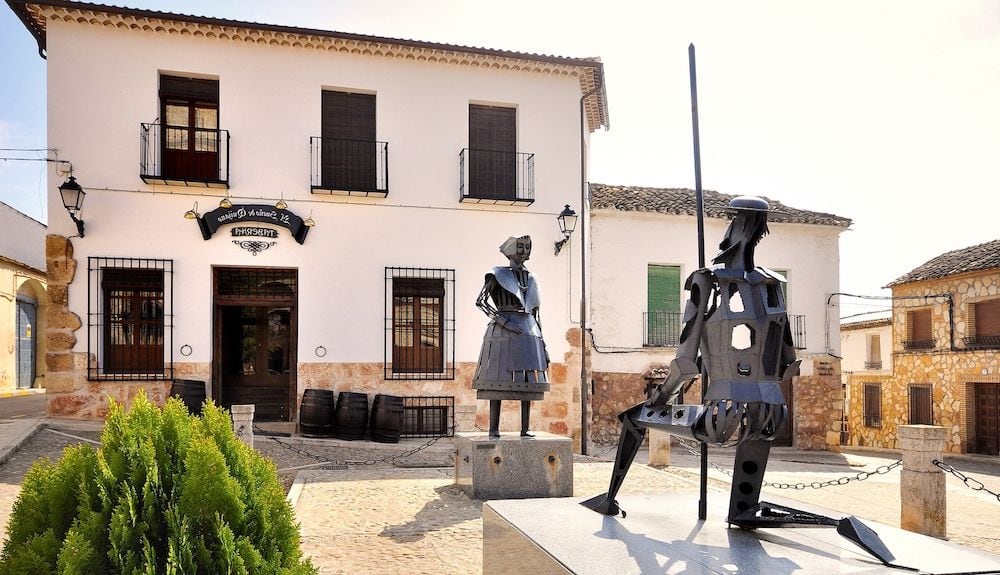 Estatua Dulcinea y Quijote en El Toboso