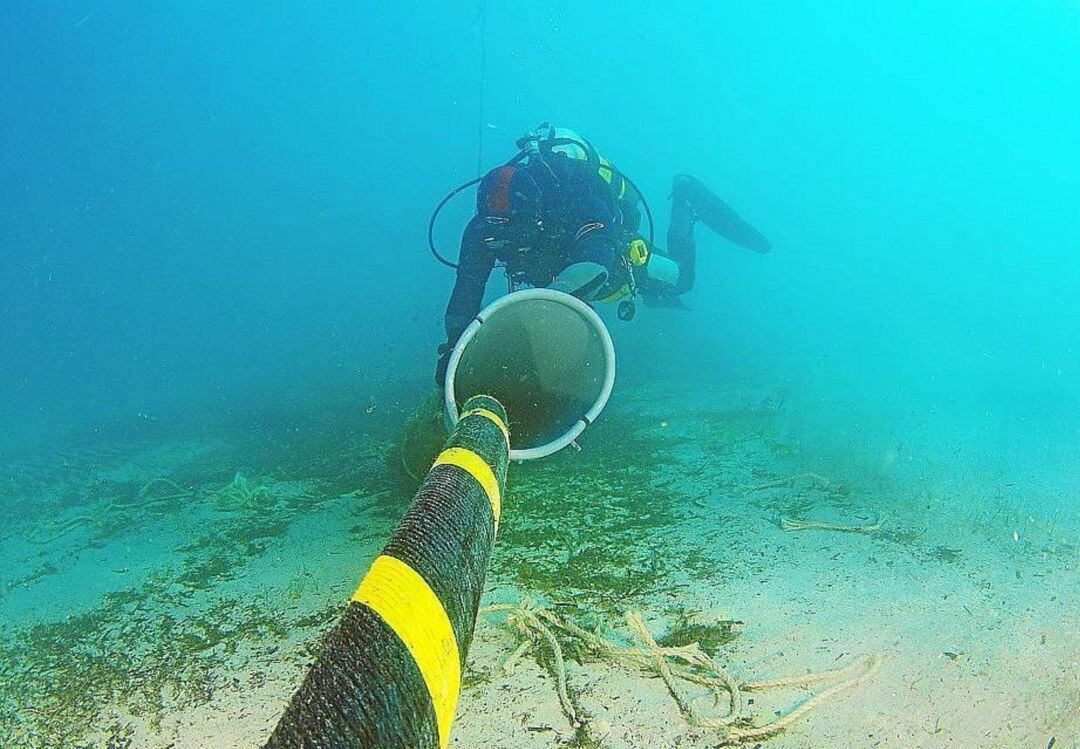 Imagen de archivo de un cable submarino entre Baleares y la península