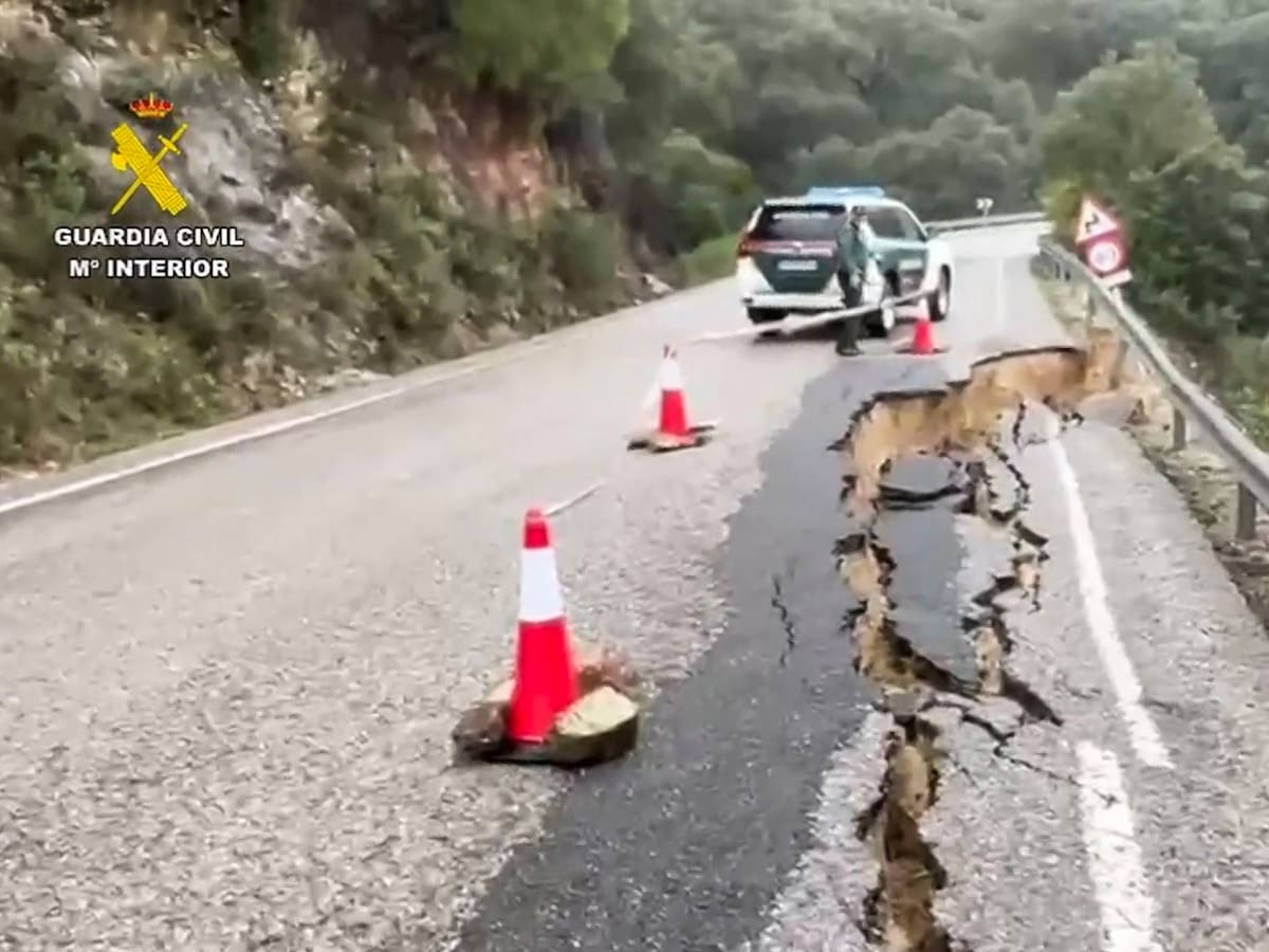 Salado anuncia una partida inicial de 15 millones para las primeras reparaciones de carreteras tras el temporal