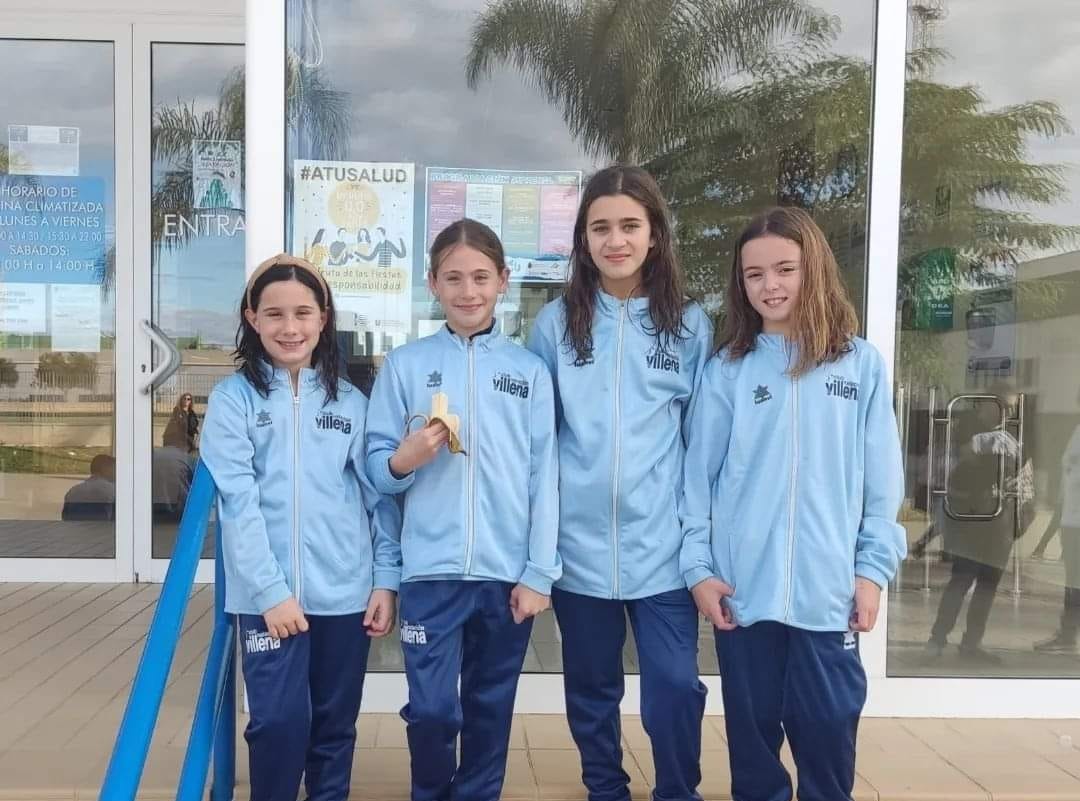 Nadadoras del Club Natación Villena