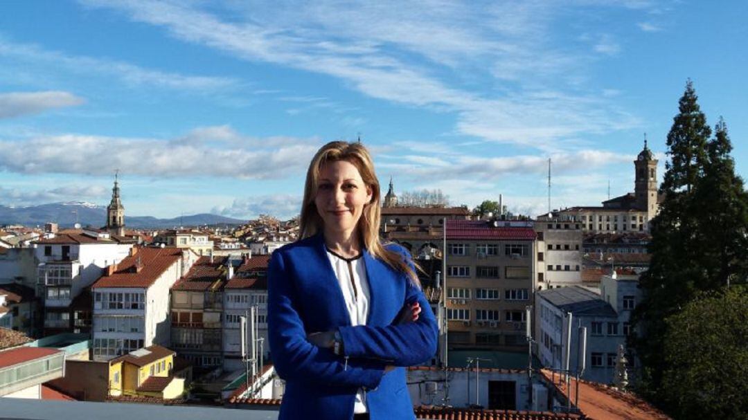 La escritora vitoriana Eva García Sáenz de Urturi anuncia un nuevo libro con el Inspector López de Ayala como protagonista. 