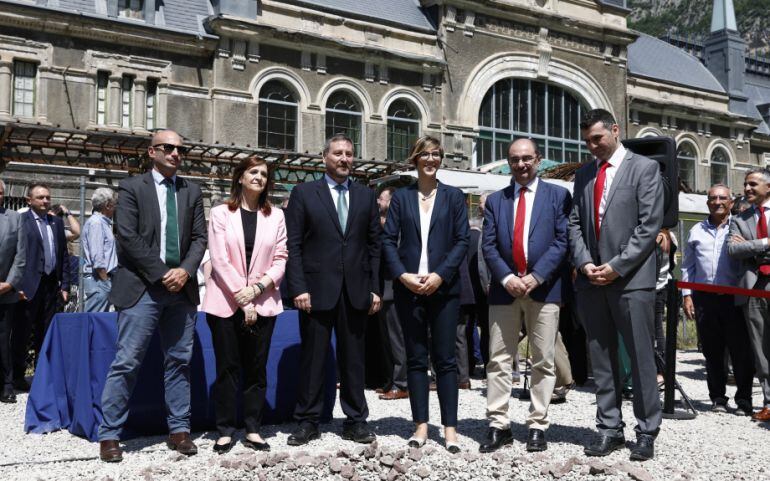 Acto de colocación de la primera piedra de las obras de la Estación de Canfranc