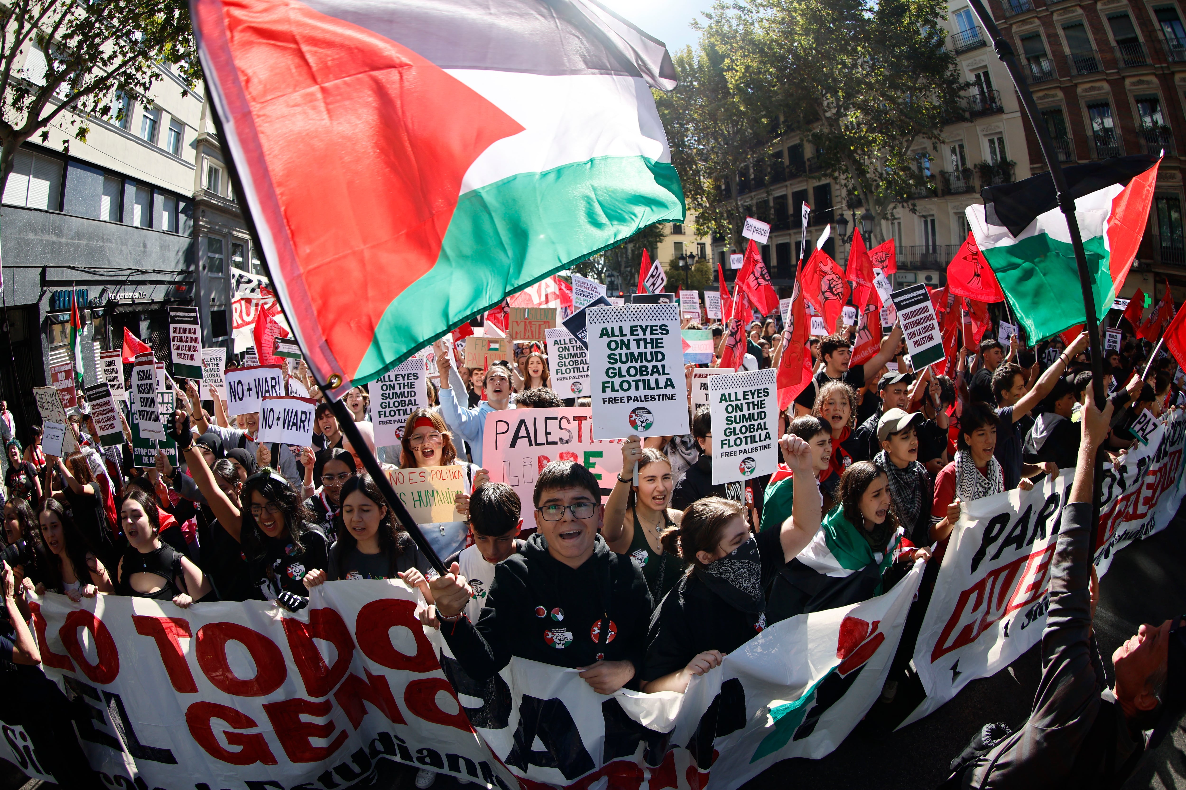 Estudiantes de toda España se manifiestan por Palestina: "¡No es una guerra, es un genocidio!"