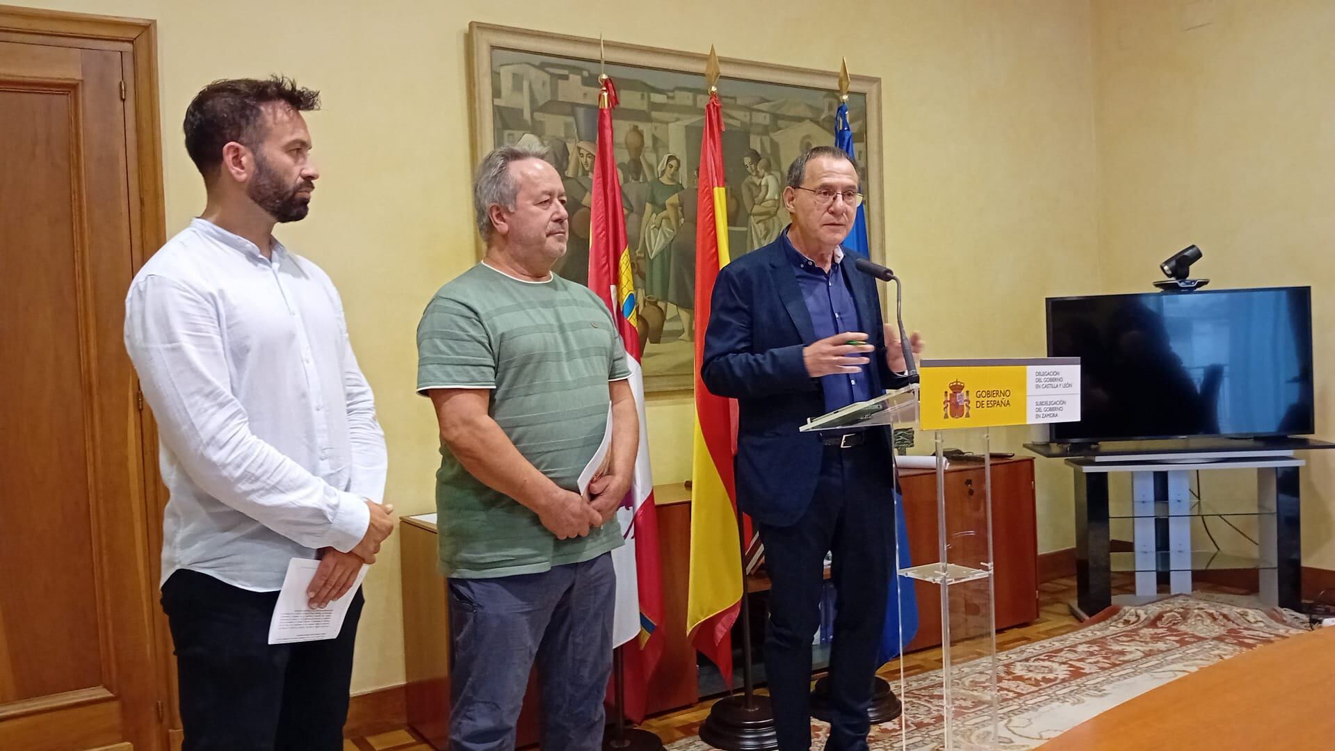 El subdelegado del Gobierno, Ángel Blanco, junto al alcalde de Zamora, Francisco Guarido, y el Concejal de Seguridad Ciudadana, David Gago