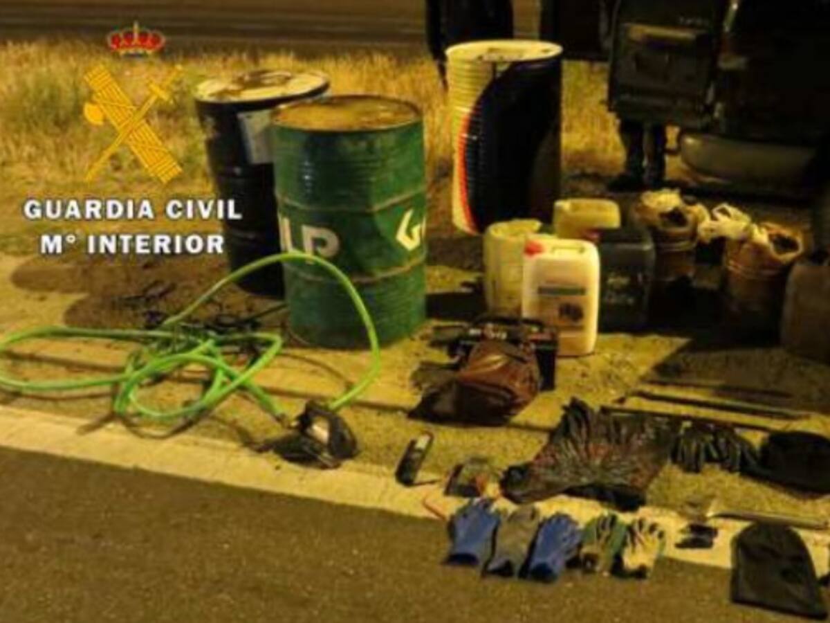 Dos detenidos por robar gasóleo de maquinaria de las obras de la A-11