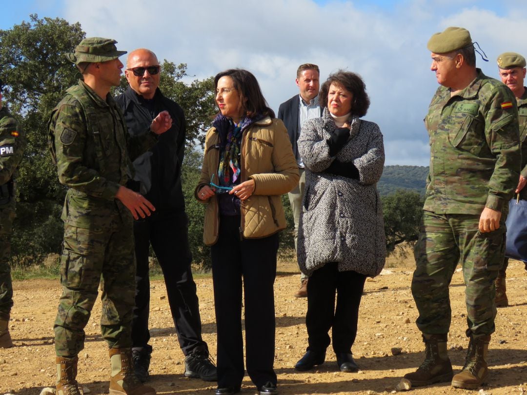 Militares de la BriX durante la visita de la ministra de Defensa, Margarita Robles. Foto de archivo 