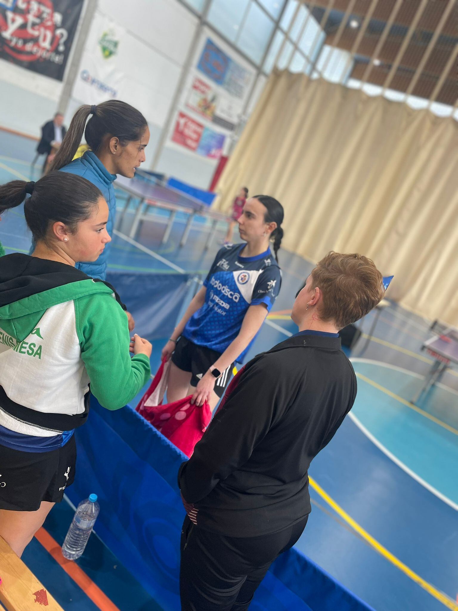 Equipo de primera Nacional femenino con la nueva jugadora Cubana Thalía de Armas, Alba, Pilar y Rosalía