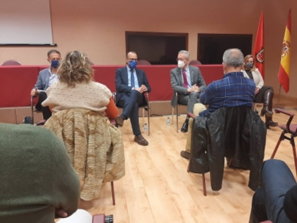 Felipe Faci se ha mostrado abierto a ampliar la oferta de FP en Jaca