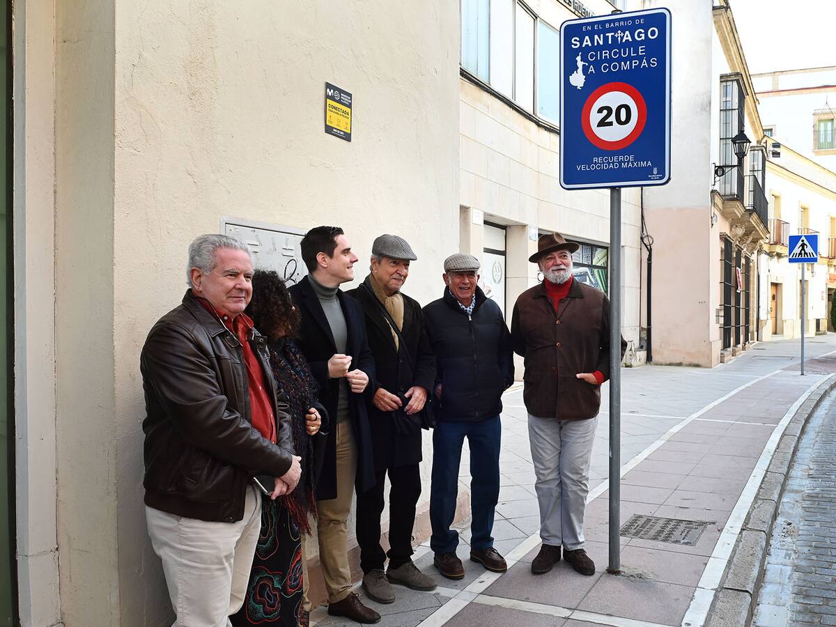 Una señal de tráfico "por bulerías" en el barrio de Santiago de Jerez