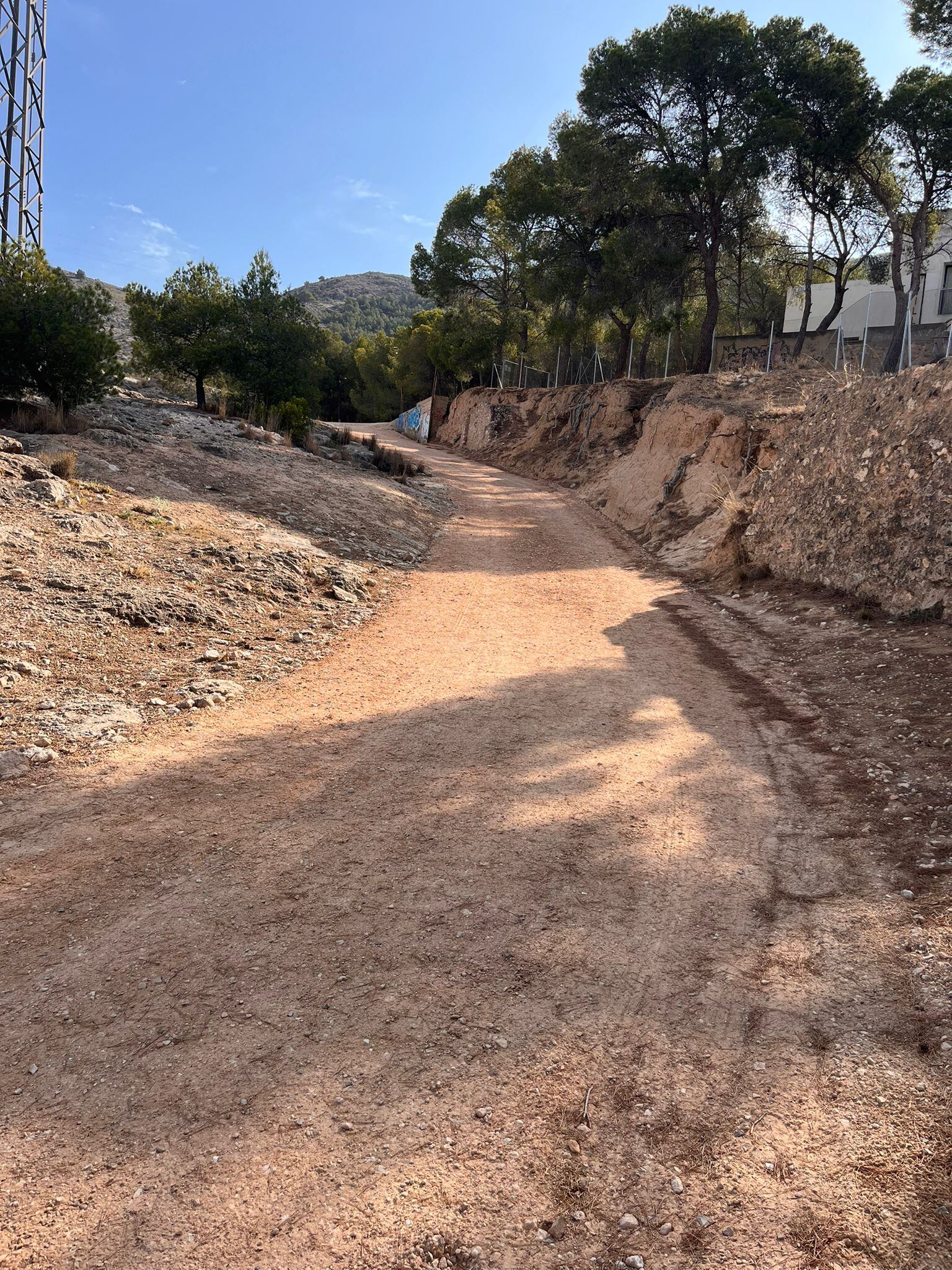 Uno de los caminos reparados