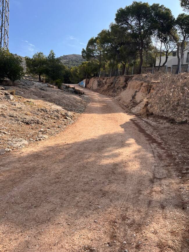 Uno de los caminos reparados