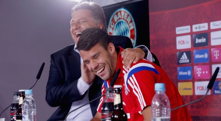 Juan Bernat, durante una rueda de prensa con el Bayern