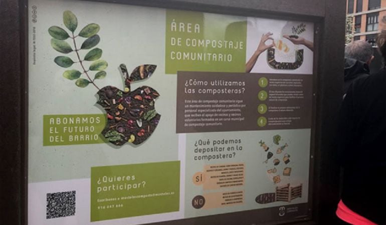 Cartel explicando la zona de compostaje comunitario de Móstoles