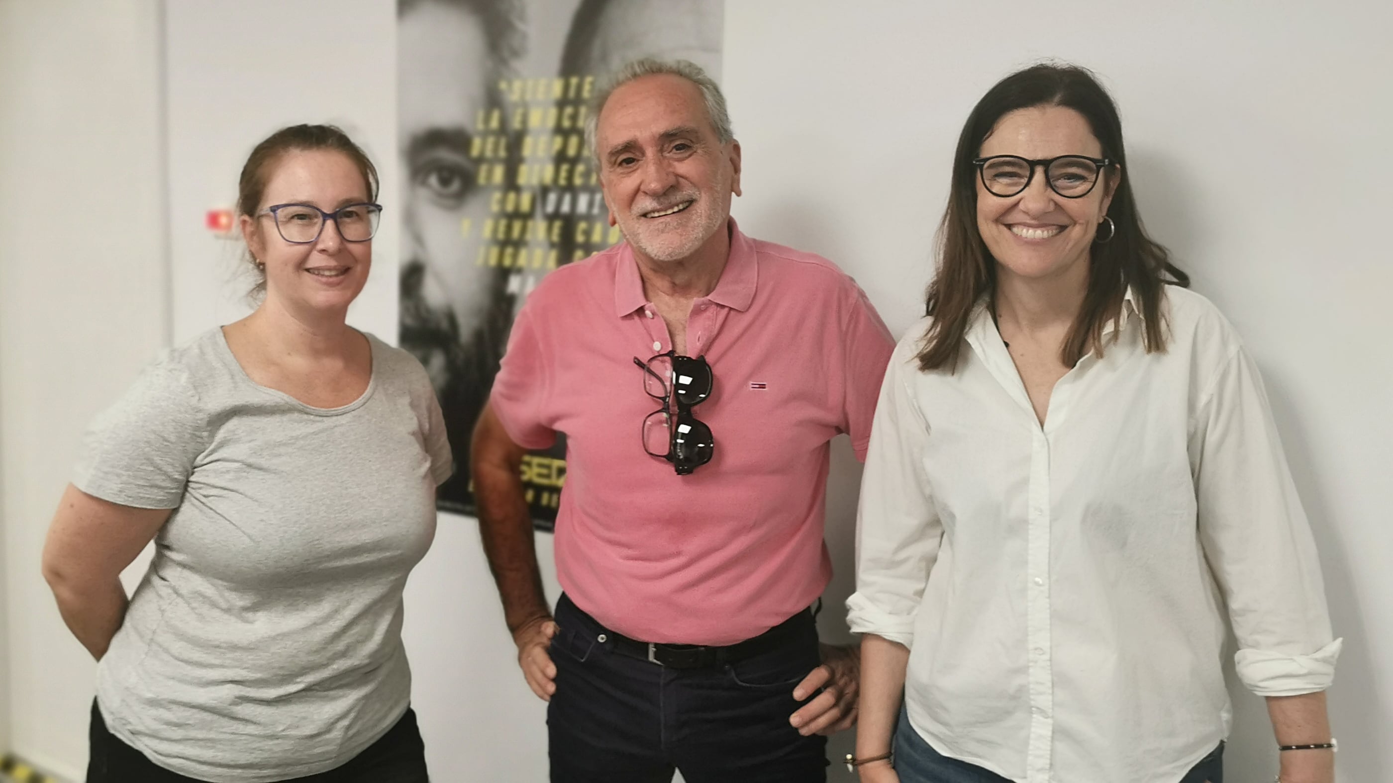 Elena Escudero, editora de Hoy por Hoy Matinal Alicante, Fermín Espinós, exfuncionario de la Concejalía de Tráfico del Ayuntamiento de Alicante, y María Cáceres, editora de Hora 14 Alicante