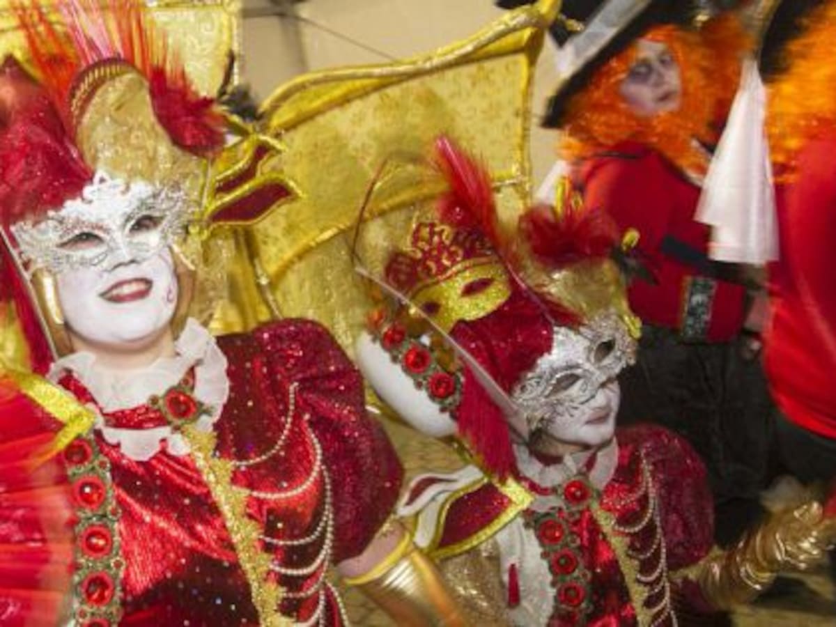 A la espera de que la lluvia dé una tregua para el desfile de choqueiros