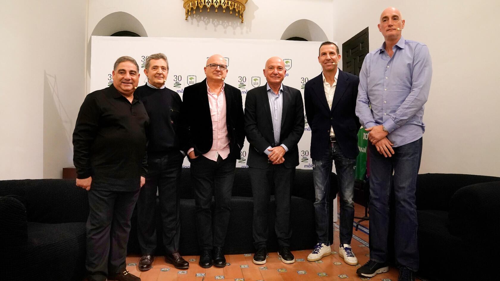 Mario Pesquera, Pedro Ramírez, el presidente del Unicaja Antonio Jesús López Nieto, Nacho Rodríguez y Rafa Vecina, en la mesa redonda sobre la rivalidad Caja de Ronda y Mayoral Maristas