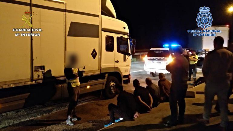 Momento de la detención de la banda que robaba en camiones