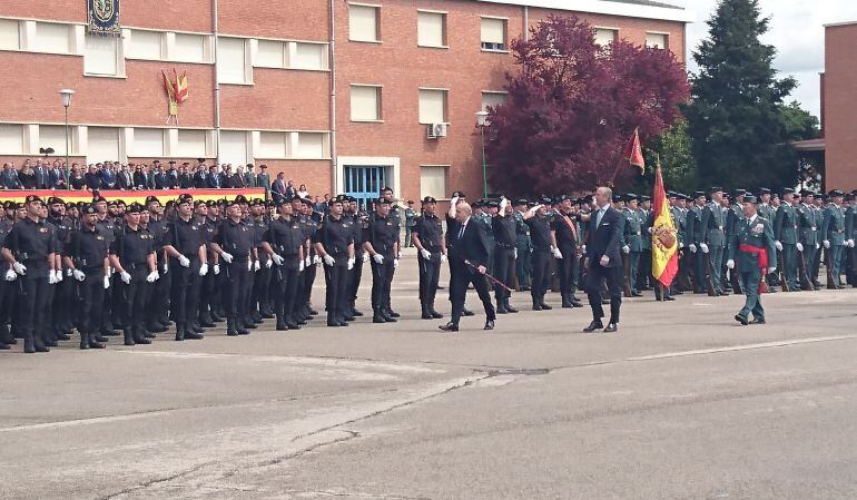 El Ministro de iNterior pasa revista a los destacamentos de la Guardia Civil en Valdemoro