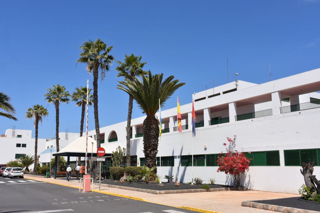 Entrada principal del hospital Doctor José Molina Orosa.