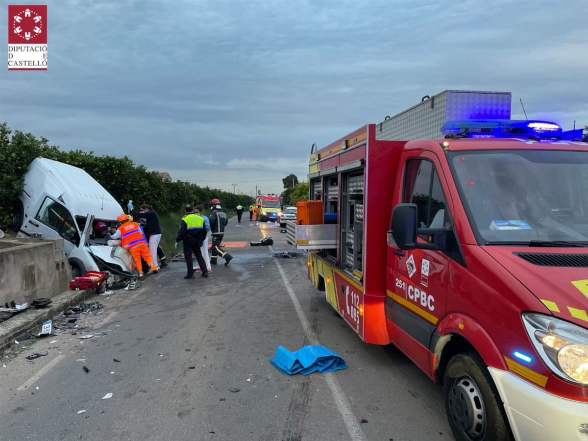 Cinco personas heridas en un accidente de tráfico entre dos coches en el camino de Benafeli de Almassora