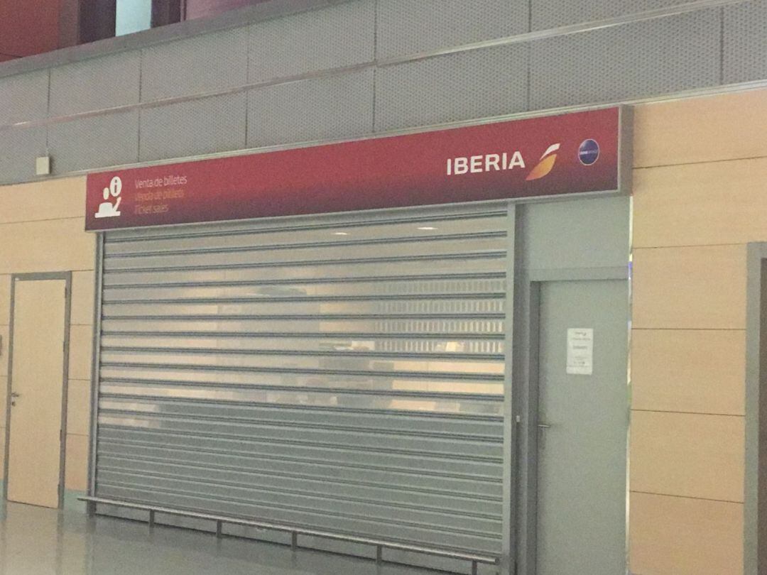 Imagen de archivo de la oficina de Iberia en el Aeropuerto de Ibiza