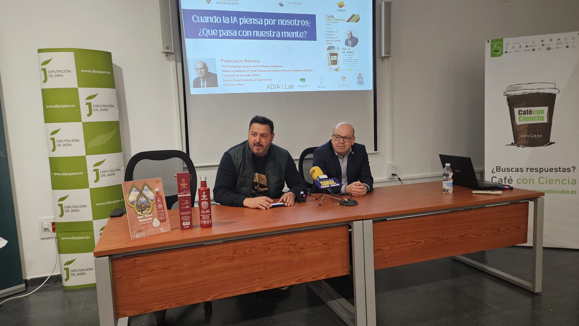 Momento de la presentación por Marco Antonio Bernal