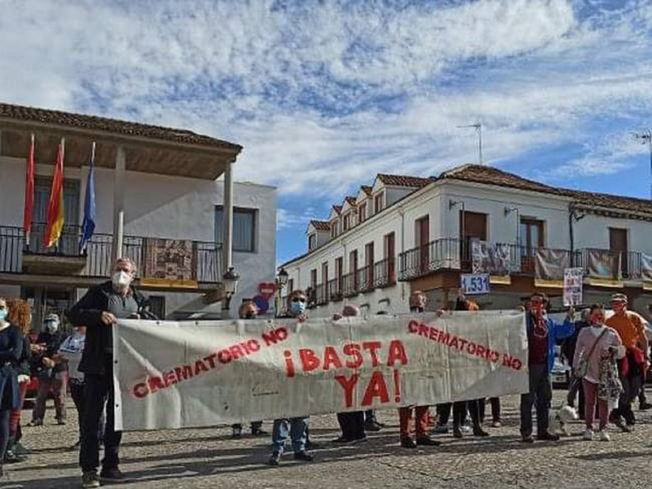 Vecinos de Valdemoro se concentraron para expresar su rechazo a la construcción de un crematorio en la localidad.