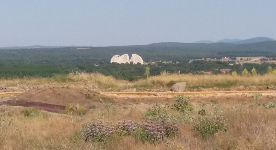 Cúpulas de la Energía, de la CMA, vistas desde Numancia.