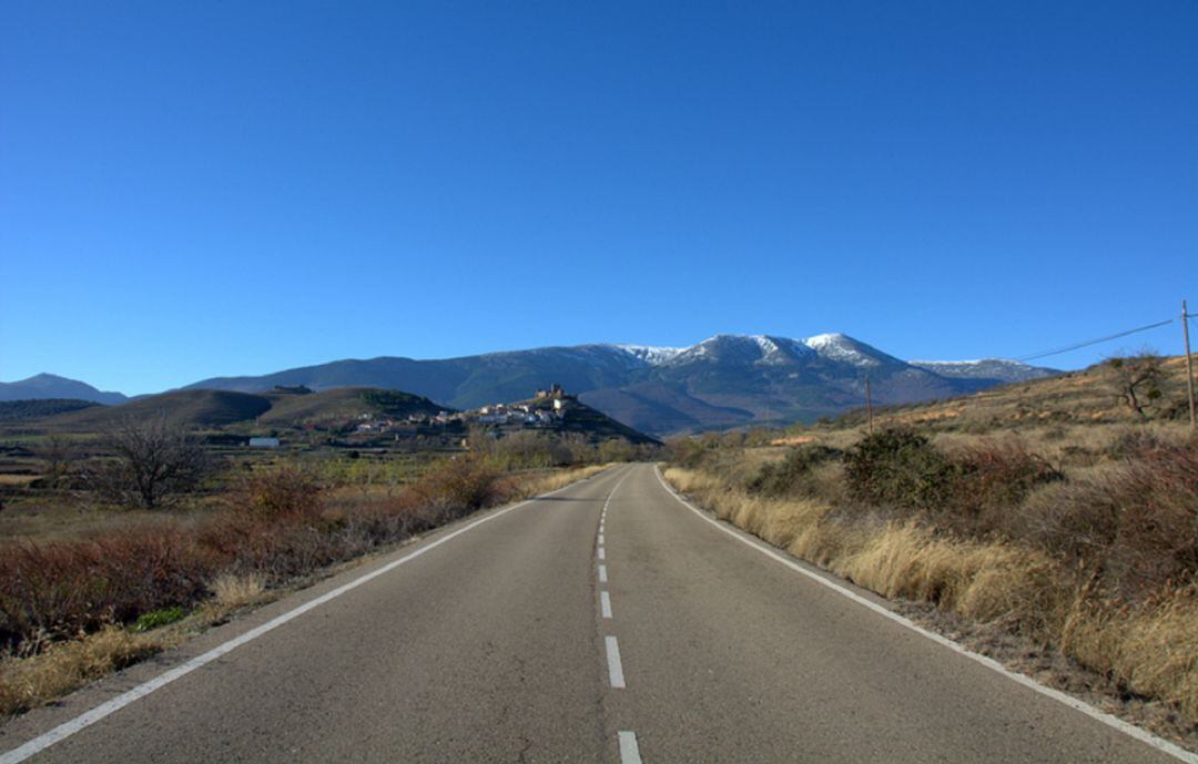 Castillo de Trasmoz y pico del Moncayo