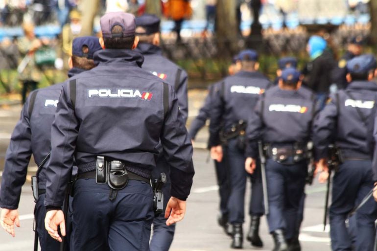 Agentes de la policía nacional