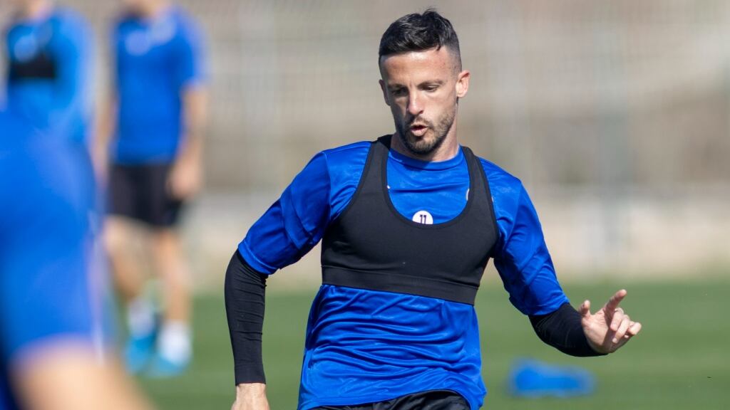 Javi Moreno en el entrenamiento de este viernes en Fontcalent. Foto: Hércules CF