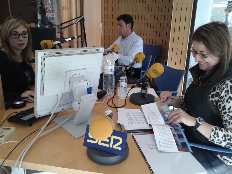 Els candidats a cònsol major d'Ordino, Sandra Tudó (d) i Josep Àngel Mortés (e) al debat de SER Andorra.