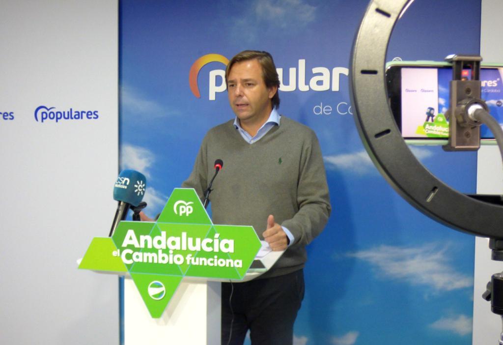 El coordinador general del PP-A y delegado del gobierno de la Junta de Andalucía en Córdoba, Antonio Repullo, durante una rueda de prensa.