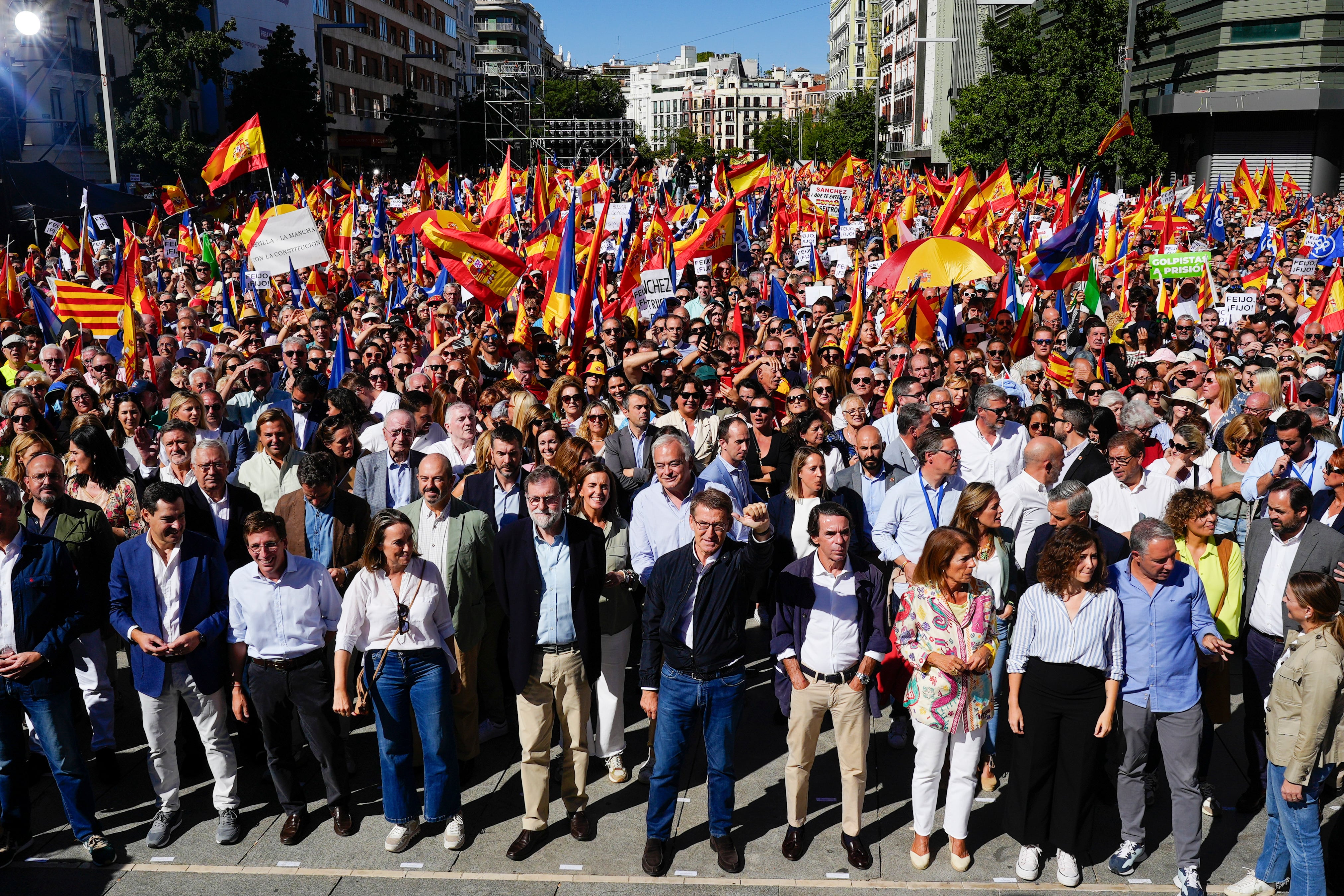 Participantes del acto contra la amnistía que ha convocado este domingo el PP.