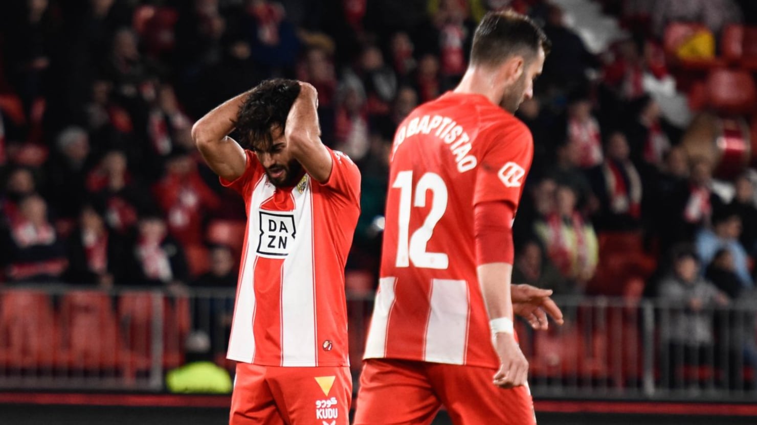 Arnau Puigmal habla en nombre del equipo y no hay nerviosismo en el Almería a pesar de haber encadenado cuatro jornadas sin ganar.