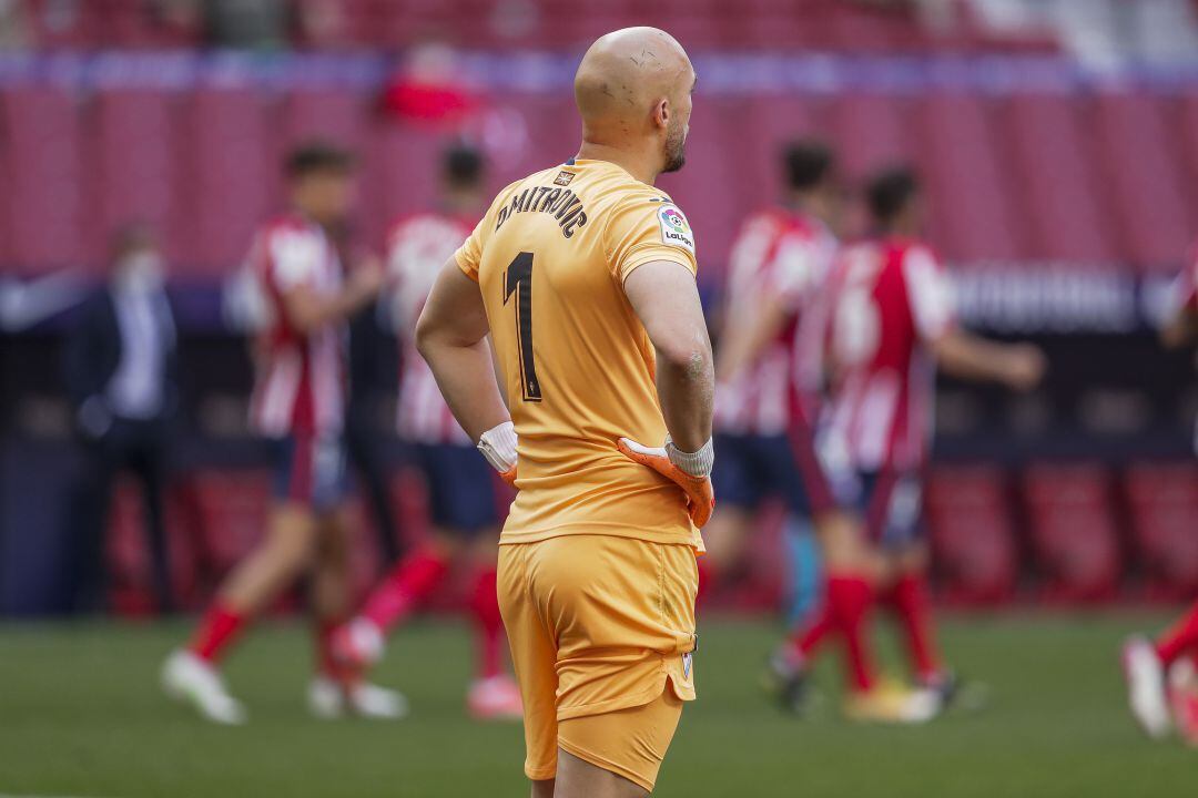 Marko Dmitrovic defendiendo la portería del Eibar en el Wanda Metropolitano