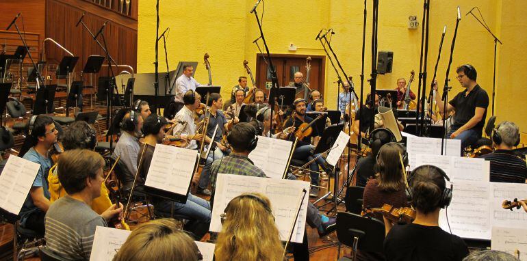 La Orquesta Sinfónica de Euskadi, con Fernando Velázquez al mando durante la grabación de la canción del anuncio de la Lotería de Navidad