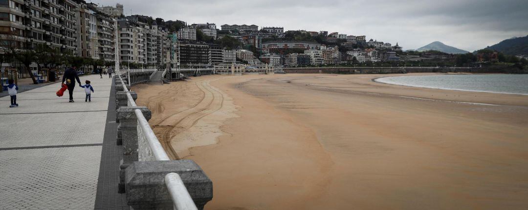 Vista de la playa de La Concha, en Donostia.