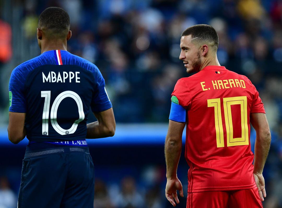 Mbappé y Hazard durante un partido entre sus selecciones